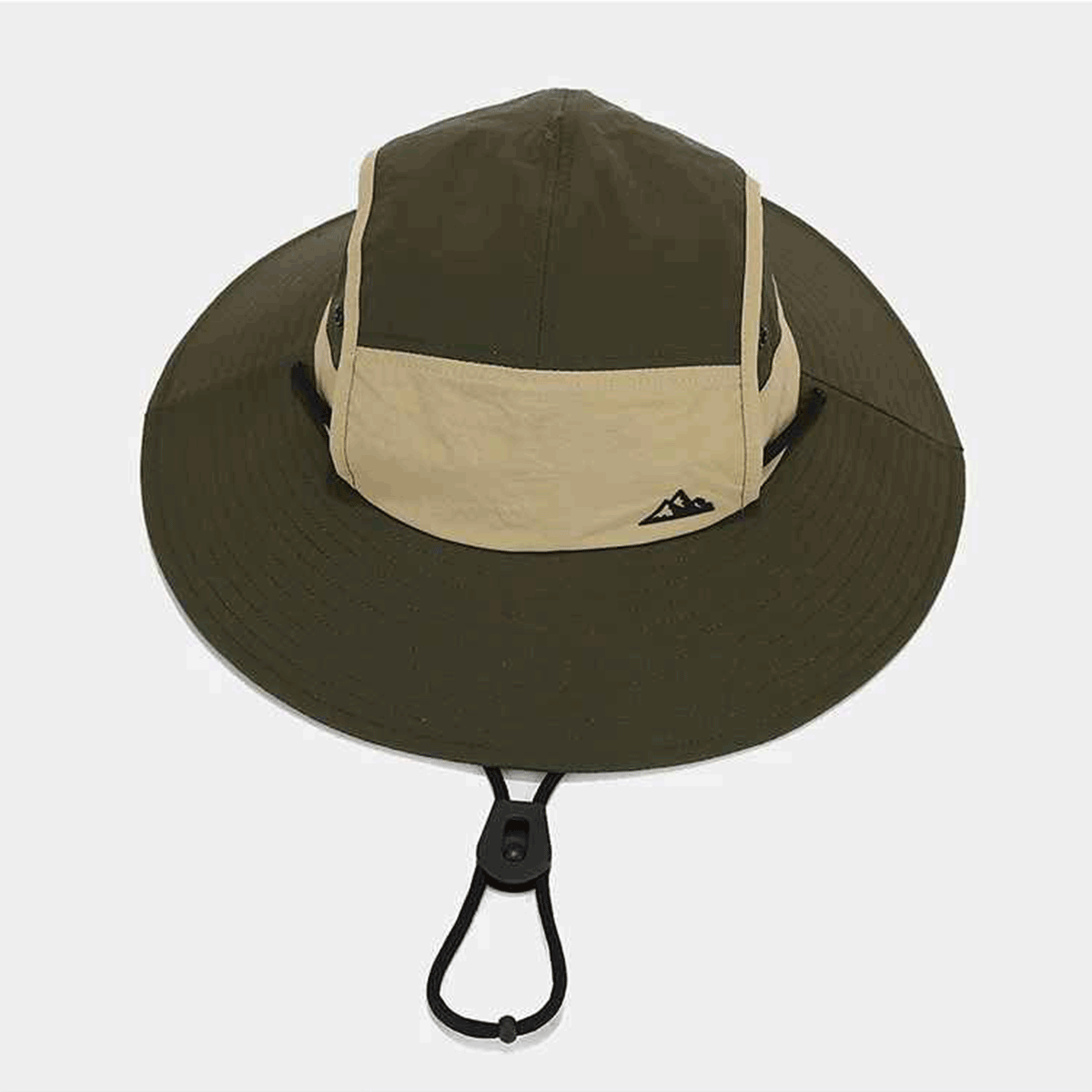Vista superior do chapéu, destacando a aba larga e a proteção solar, garantindo durabilidade e cobertura.