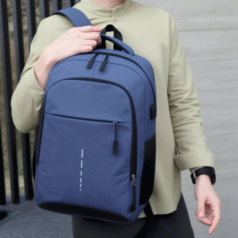 Mochila masculina azul com alças ergonômicas acolchoadas