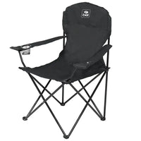 Cadeira dobrável preta Araguaia com suporte de 150KG, reforçando a durabilidade e o Alto Valor do produto com porta copos duplo.