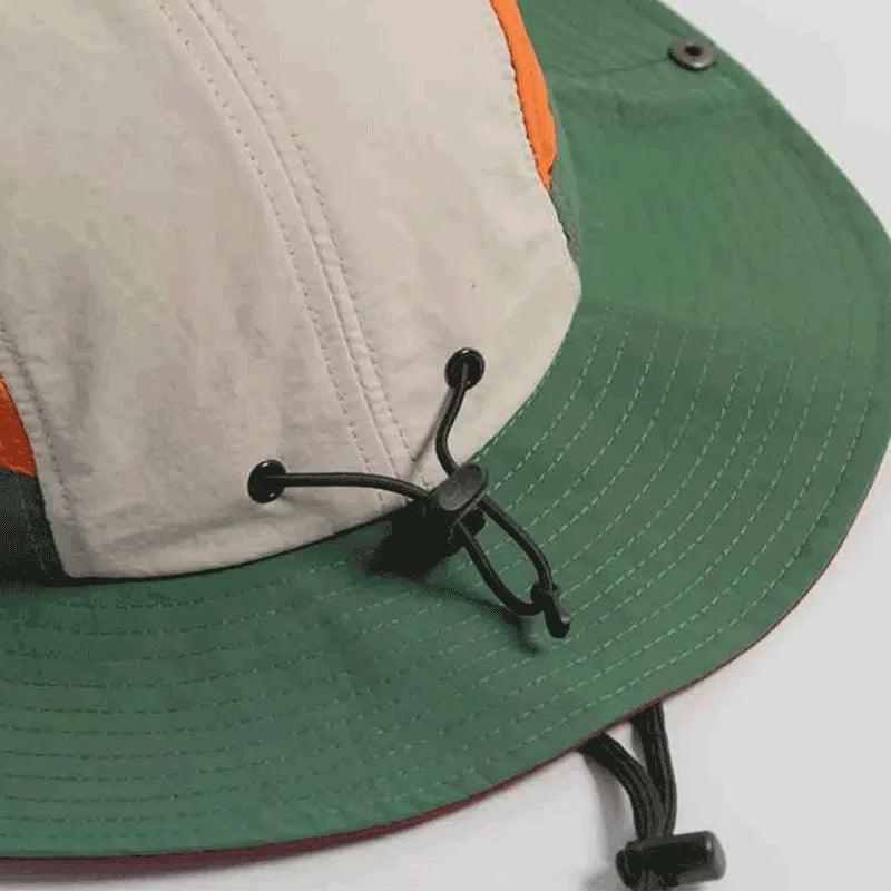 Close-up da corda de segurança e ajuste confortável no tecido, garantindo segurança e portabilidade.