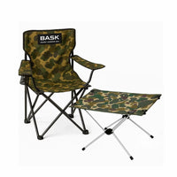 Kit 2 em 1 de Alto Valor com Cadeira Dobrável e Mesa Portátil no padrão camuflado, ideal para conveniência outdoor.
