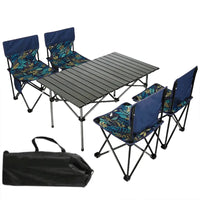 Kit Mesa com 4 Cadeiras Portáteis (5 peças) em gramado, oferecendo Alto Valor Familiar e Durabilidade para uso externo.