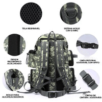 Vista traseira da mochila, destacando o Sistema MOLLE, a cinta peitoral com apito (segurança) e o design ergonômico acolchoado.