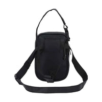 Vista traseira da pochete, mostrando o cinto traseiro e o design ergonômico para segurança e conforto.