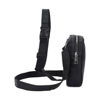 Vista lateral da pochete, destacando o cinto de cintura ajustável e a alça de perna, garantindo ajustabilidade e conforto.