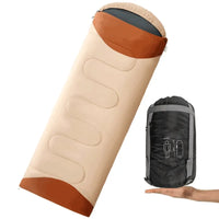 Saco de Dormir Térmico Compact Pro em bege/marrom, com destaque para a portabilidade na mão e o Alto Valor do design leve.