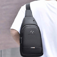Usuário utilizando a Shoulder Bag, enfatizando o design ergonômico e o conforto para uso diário e a portabilidade.