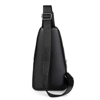 Vista traseira da bolsa, mostrando a alça ajustável e o design versátil, focado no conforto no ombro e segurança.