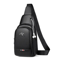 Shoulder Bag com detalhe de saída para fone de ouvido, um recurso de conveniência que integra tecnologia e organização.