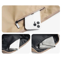 Detalhes dos bolsos internos (celular, carteira, power bank), promovendo organização e segurança com acesso rápido.