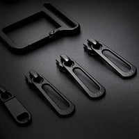 Close-up dos puxadores YKK e zíperes, comprovando a qualidade premium e a durabilidade do sistema de fechamento.