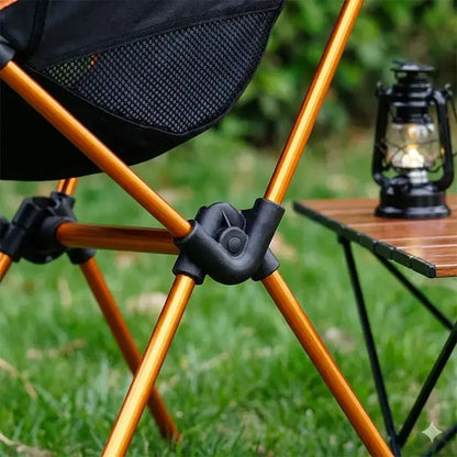 Cadeira Camping Dobrável Compacta - Sunset Detalhe da junta de conexão da estrutura de metal da cadeira laranja sunset