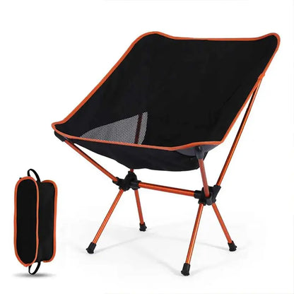 Cadeira Camping Dobrável Compacta - Sunset montada na grama perto de rio e suporte de panelas camping