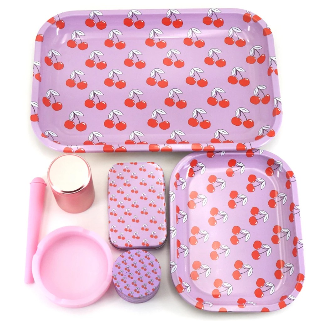Conjunto de acessórios do Kit Puff organizados sobre a bandeja