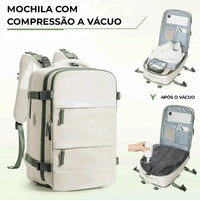 Mochila compactada a vácuo, mostrando o resultado compacto final, ideal para organização e viagem.