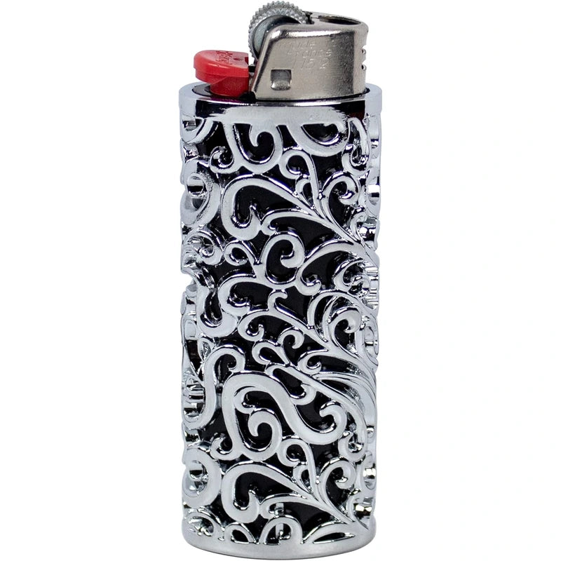 porta-isqueiro-bic-j6-prata-capa-com-isqueiro - Porta-isqueiro BIC J6 prata com desenho floral vazado e isqueiro demonstrativo encaixado.